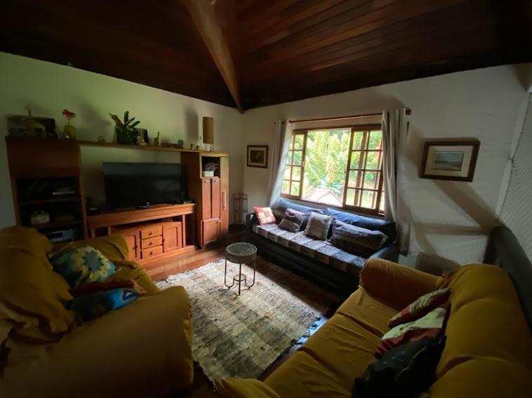 Lumiar Colonial Chalet: Riverside Retreat with Private Deck Exterior photo