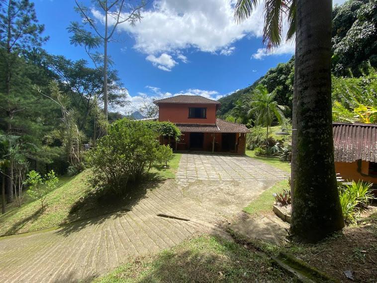 Lumiar Colonial Chalet: Riverside Retreat with Private Deck Exterior photo