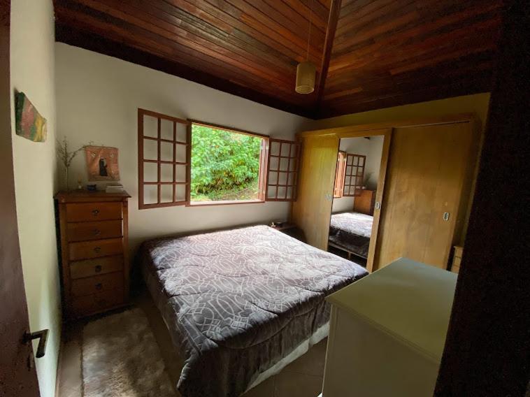 Lumiar Colonial Chalet: Riverside Retreat with Private Deck Exterior photo