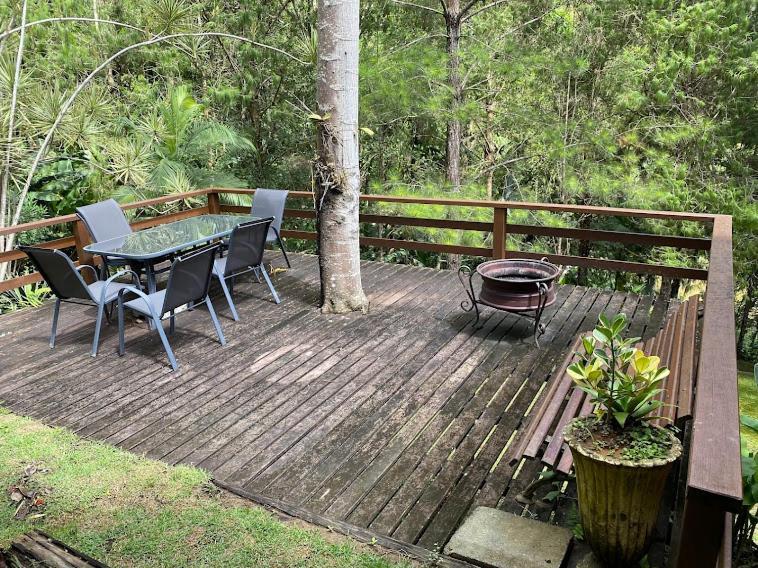 Lumiar Colonial Chalet: Riverside Retreat with Private Deck Exterior photo